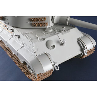 Trumpeter Sd.Kfz.182 Pz.Kpfw.VI Tiger II (Henschel 105mm) - 1:16