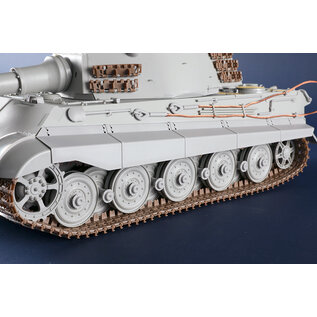 Trumpeter Sd.Kfz.182 Pz.Kpfw.VI Tiger II (Henschel 105mm) - 1:16