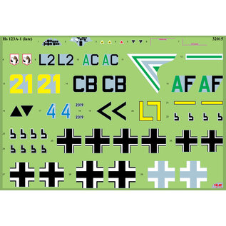 ICM Luftwaffe Pilot School - Hs 123A (late) with Crew - 1:32