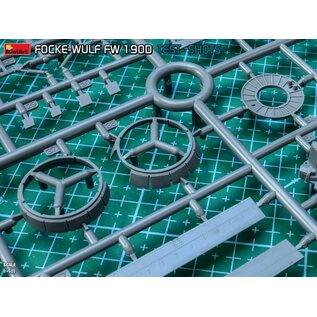 MiniArt Focke-Wulf FW 190D-9 Early Prod. JG 54 "Grünherz" - Basic Kit - 1:48
