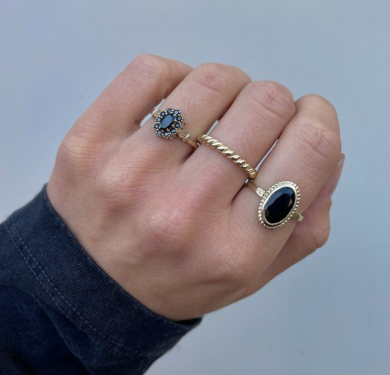 Josephina Jewelry Vintage black onyx flower ring - Gold