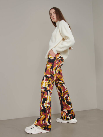 Boa flare pants flower red dahlia