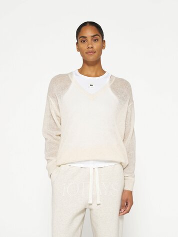 The v-neck knit sweater ecru