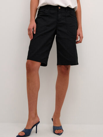 Cream Ann twill shorts coco fit pitch black