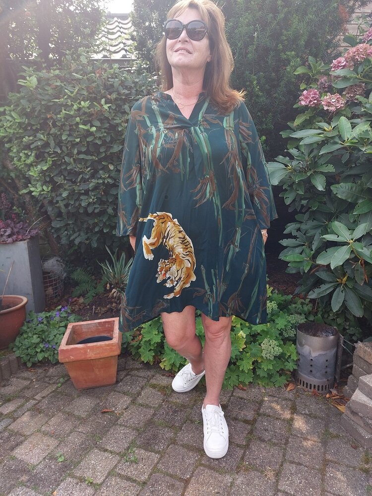 Dame Blanche Agna tiger green dress Dame Blanche