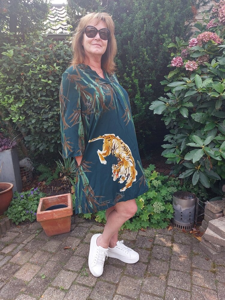 Dame Blanche Agna tiger green dress Dame Blanche