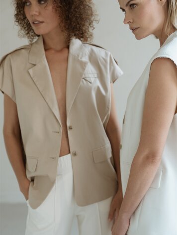 Aímée the label Melle2 gilet sand