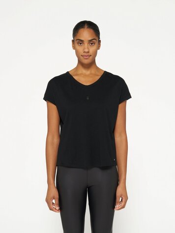The v-neck tee black