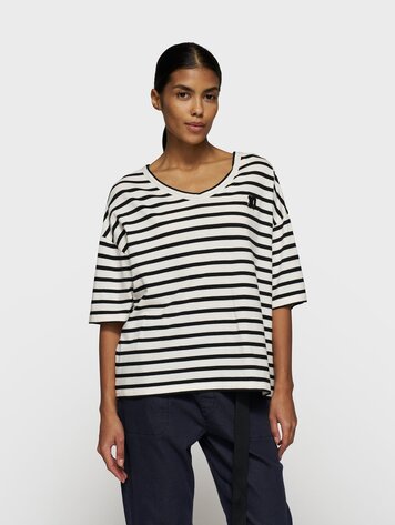 10DAYS Boxy v-neck tee ecru/black