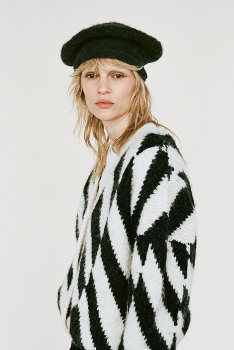 Martina cardigan blanco con negro Inti Knitwear