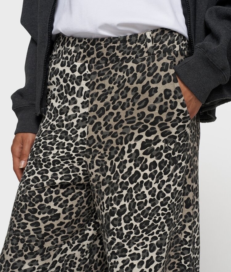 Wide leg jogger leopard soft white melee 10Days