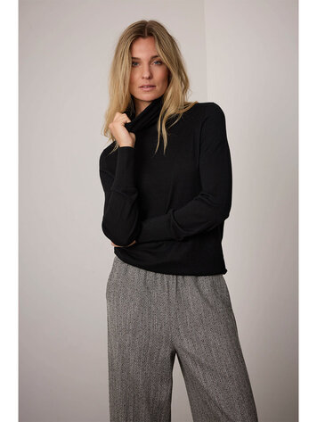 Thamar rollneck pullover black