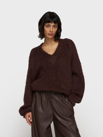 V-neck knit sweater deep wine