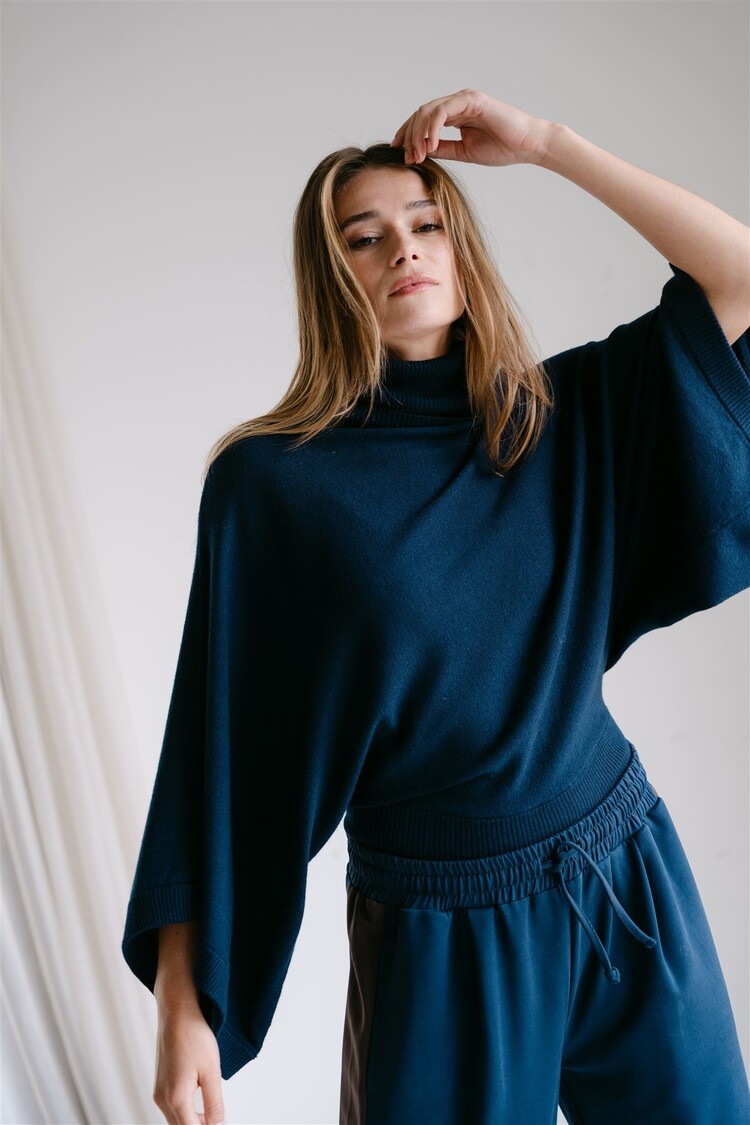 NeroA5 sweater navy Aimee the Label
