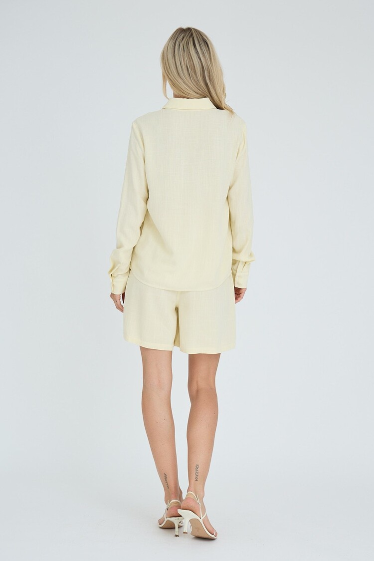 A-View Lerke new shorts pale yellow A-View