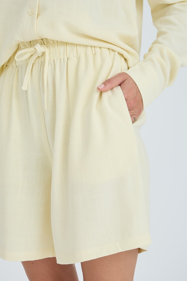 A-View Lerke new shorts pale yellow A-View