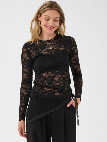 Cream Pitia lace top pitch black