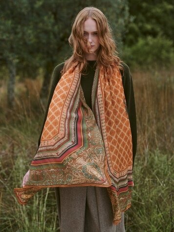 One Hundred Stars Scarf Amulet Gold