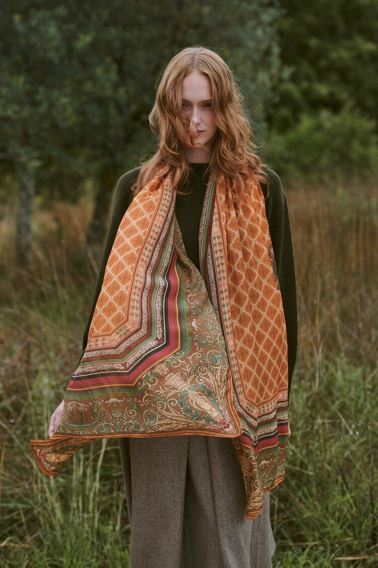 One Hundred Stars Scarf Amulet Gold One Hundred Stars