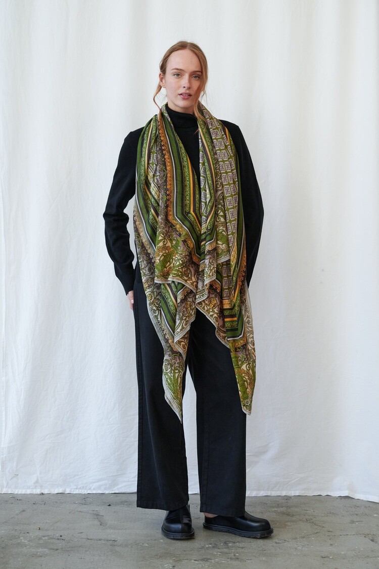 One Hundred Stars Scarf Amulet Green One Hundred Stars