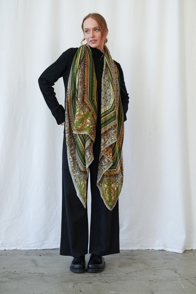 One Hundred Stars Scarf Amulet Green One Hundred Stars