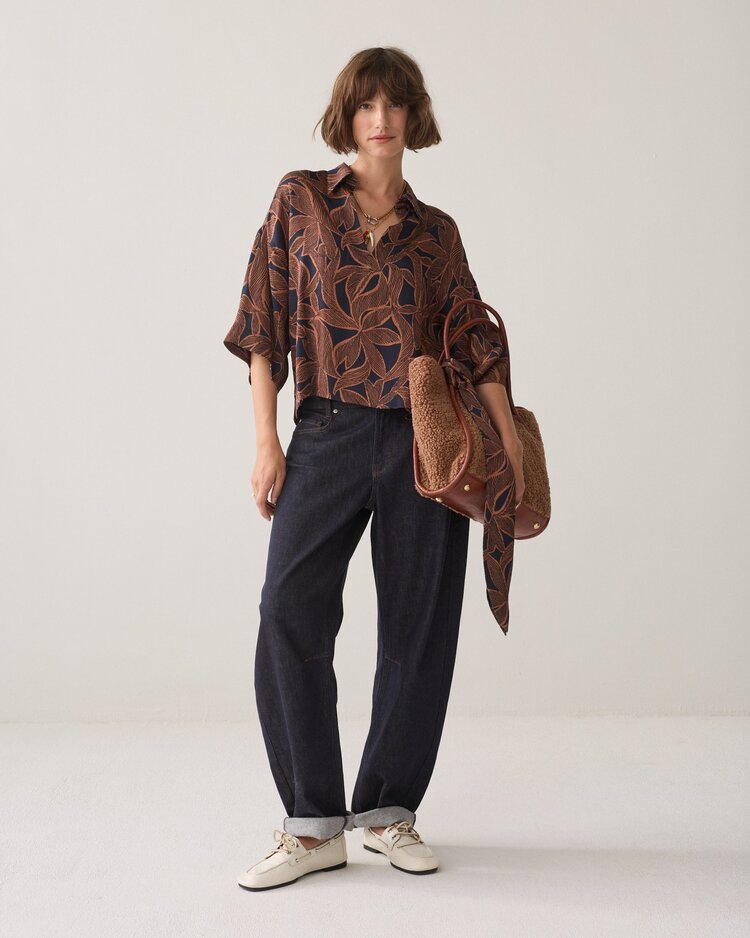 Summum Woman Top abstract flowers midnight blue Summum Woman