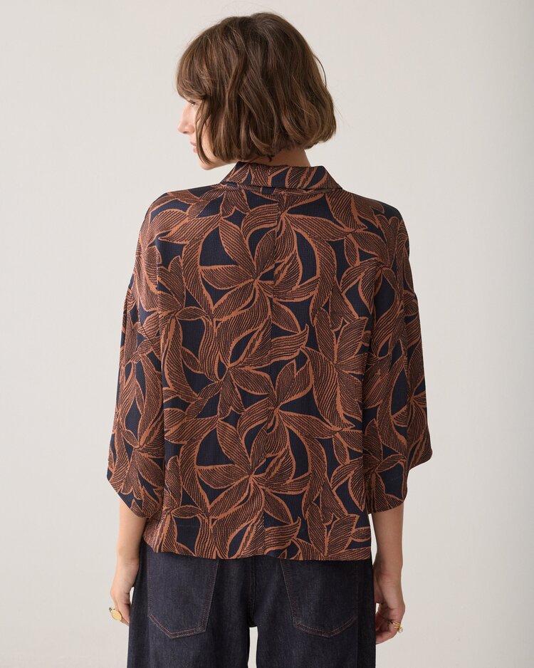 Summum Woman Top abstract flowers midnight blue Summum Woman