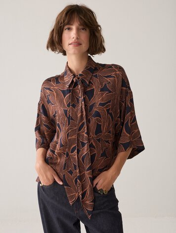 Summum Woman Top abstract flowers midnight blue