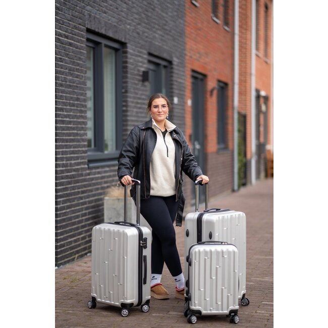 Swiss Homes®  | Deluxe No. 17 - Luxe Kofferset 3 Delig - Reiskoffers in Metallic Silver (Zilver) met TSA slot | 20 - 24 - 28 Inch - Dubbele wielen - Hard Case | Handbagage + Ruimbagage | 2024 Limited Edition