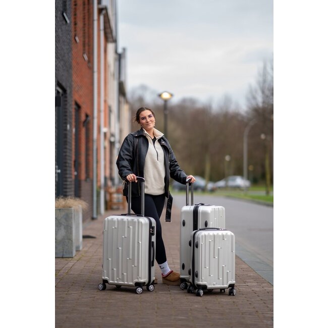 Swiss Homes® Swiss Homes® Deluxe No.17 – Luxe 3-delige Kofferset – Metallic Silver met TSA-slot – 20/24/28 inch – Dubbele wielen