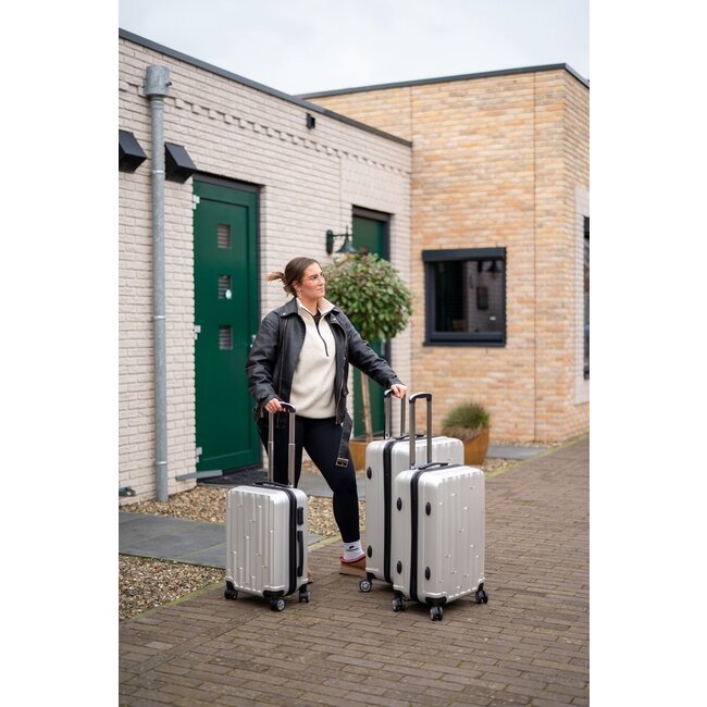 Swiss Homes®  | Deluxe No. 17 - Luxe Kofferset 3 Delig - Reiskoffers in Metallic Silver (Zilver) met TSA slot | 20 - 24 - 28 Inch - Dubbele wielen - Hard Case | Handbagage + Ruimbagage | 2024 Limited Edition