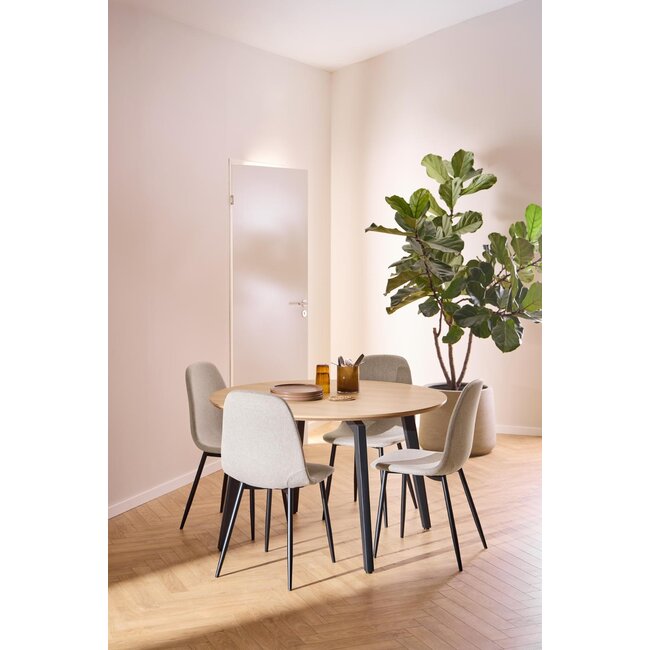 Swiss Homes® Silvara Eetkamerstoelen – Set van 4 – Beige – Scandinavisch Design – Comfortabele Stoffen Kuipstoelen – Zwart Metalen Onderstel