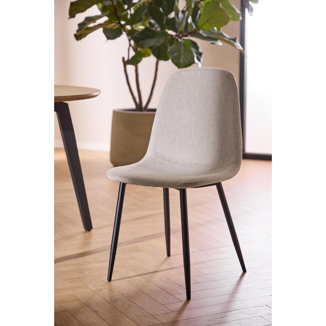 Swiss Homes® Silvara Eetkamerstoelen – Set van 4 – Beige – Scandinavisch Design – Comfortabele Stoffen Kuipstoelen – Zwart Metalen Onderstel