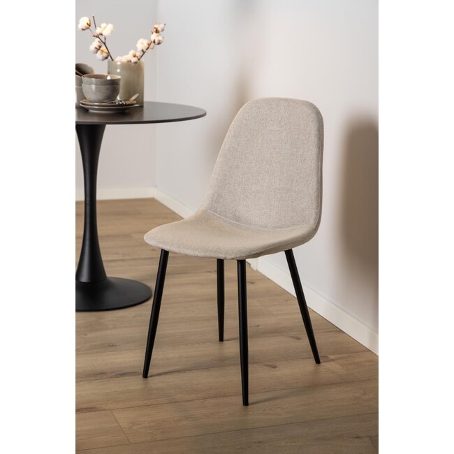 Swiss Homes® Silvara Eetkamerstoelen – Set van 4 – Beige – Scandinavisch Design – Comfortabele Stoffen Kuipstoelen – Zwart Metalen Onderstel