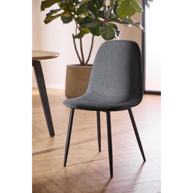 Swiss Homes® Silvara Eetkamerstoelen – Set van 4 – Donkergrijs – Scandinavisch Design – Comfortabele Stoffen Kuipstoelen – Zwart Metalen Onderstel