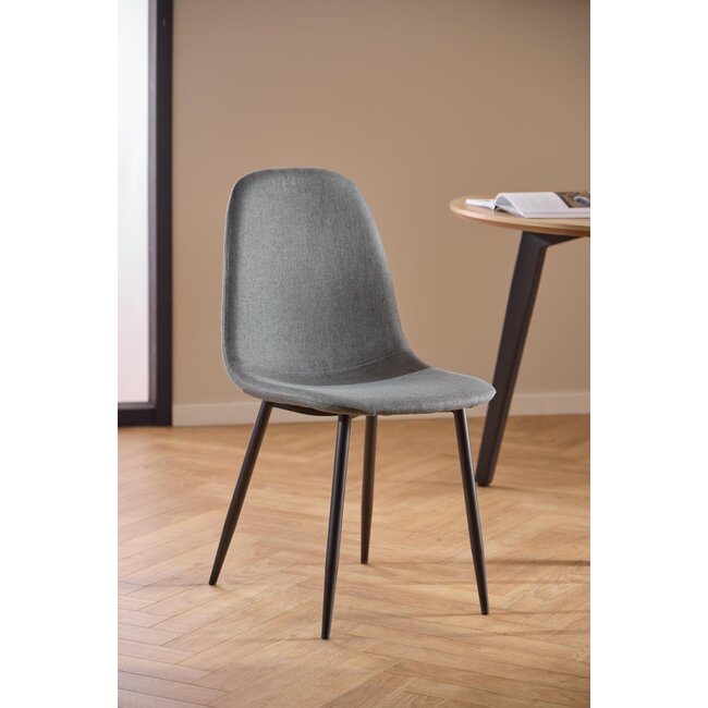 Swiss Homes® Silvara Eetkamerstoelen – Set van 4 – Donkergrijs – Scandinavisch Design – Comfortabele Stoffen Kuipstoelen – Zwart Metalen Onderstel