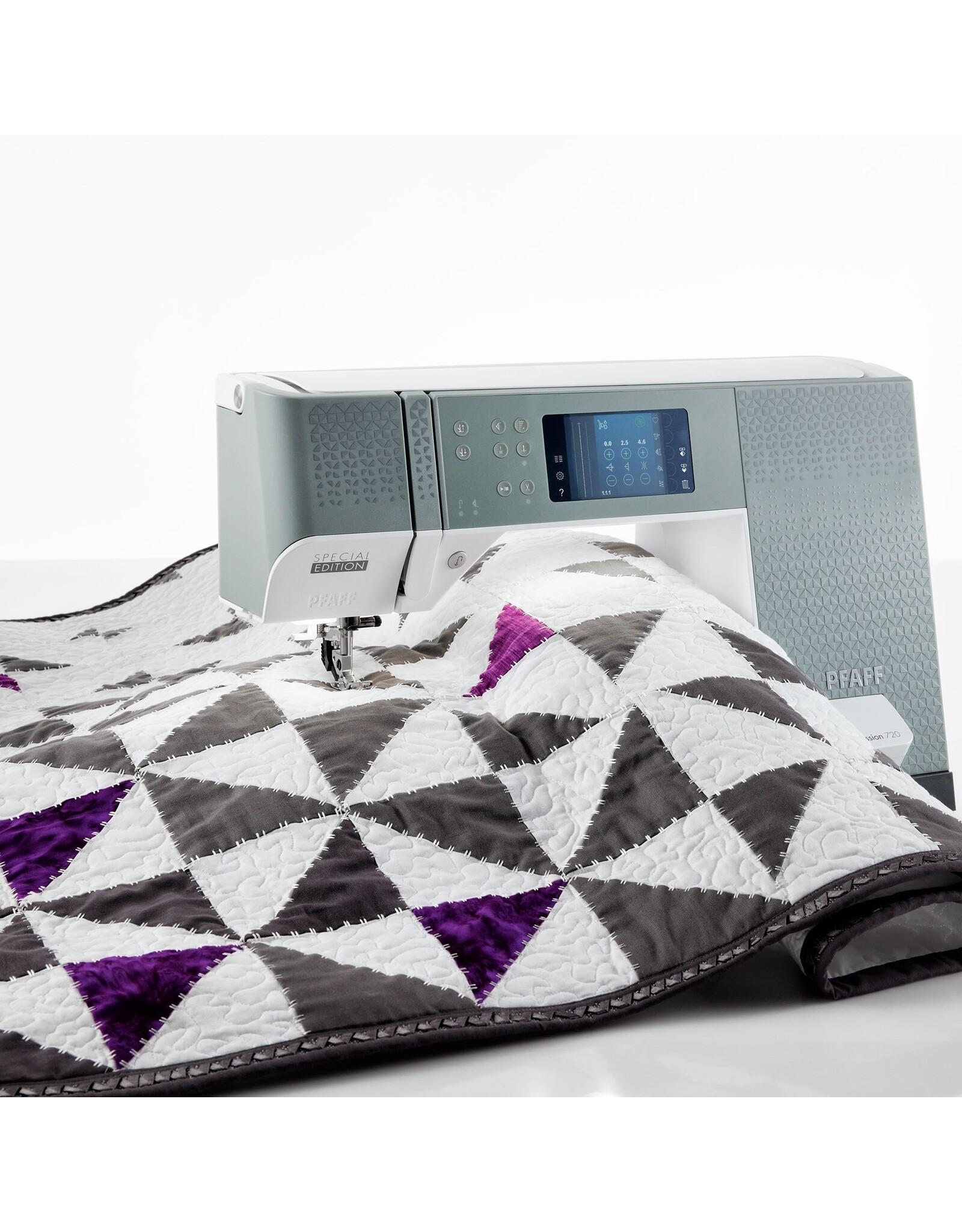 Pfaff Quilt Expression 720 Limited Edition Guy
