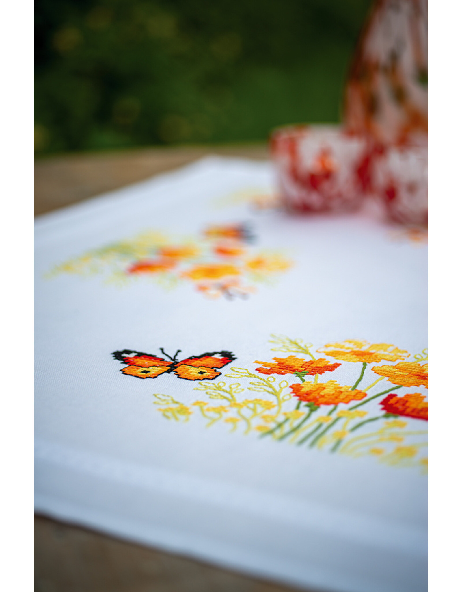 Vervaco Vervaco Borduurpakket tafelkleed Oranje bloemen en vlinders 80x80cm