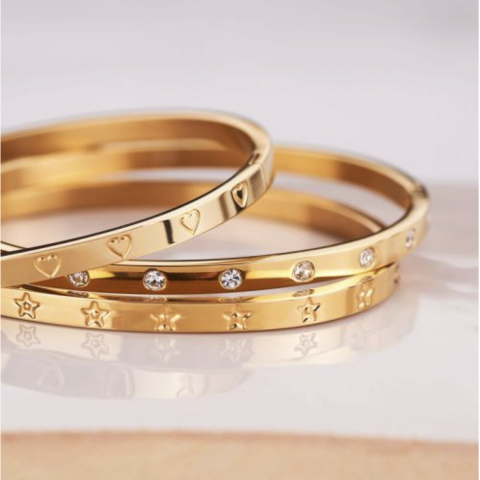 MY JEWELLERY MY JEWELLERY - Bangle met gegraveerde hartjes goud