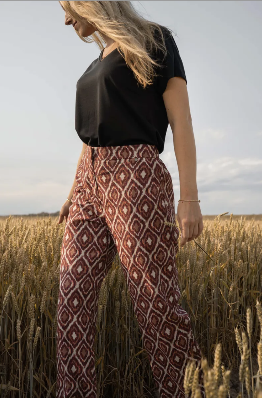 ZUSSS ZUSSS - Broek met ikat print zand/roodbruin