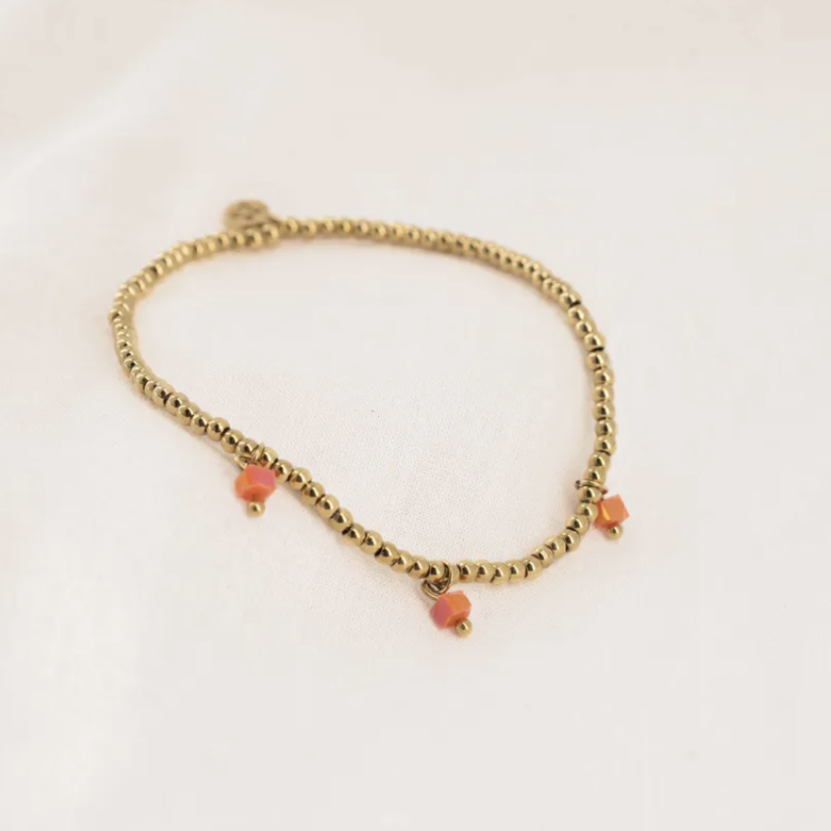 ZUSSS ZUSSS - Elastieken kralenarmbandje met blokjes koraalroze/goud