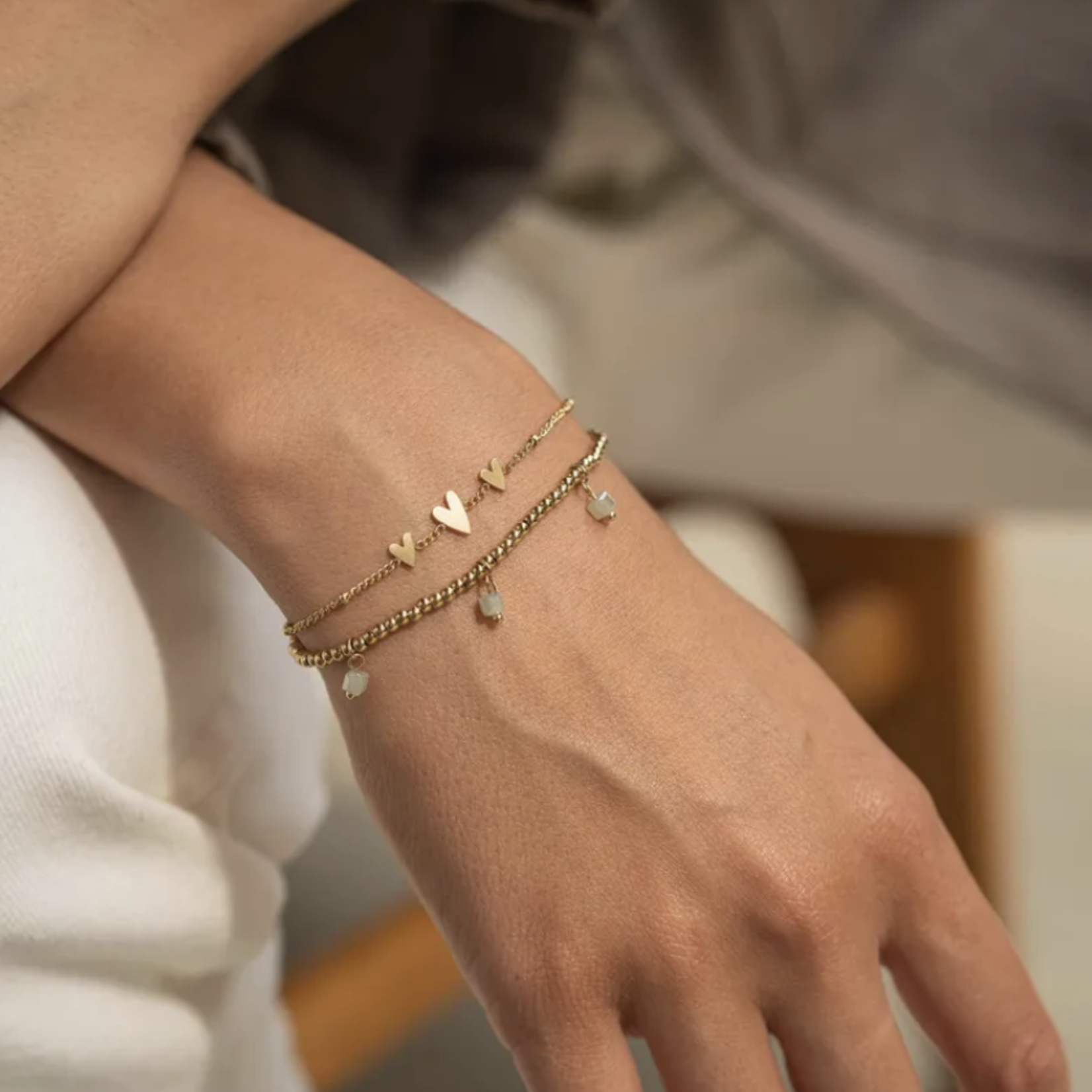 ZUSSS ZUSSS - Elastieken kralenarmbandje met blokjes saliegroen