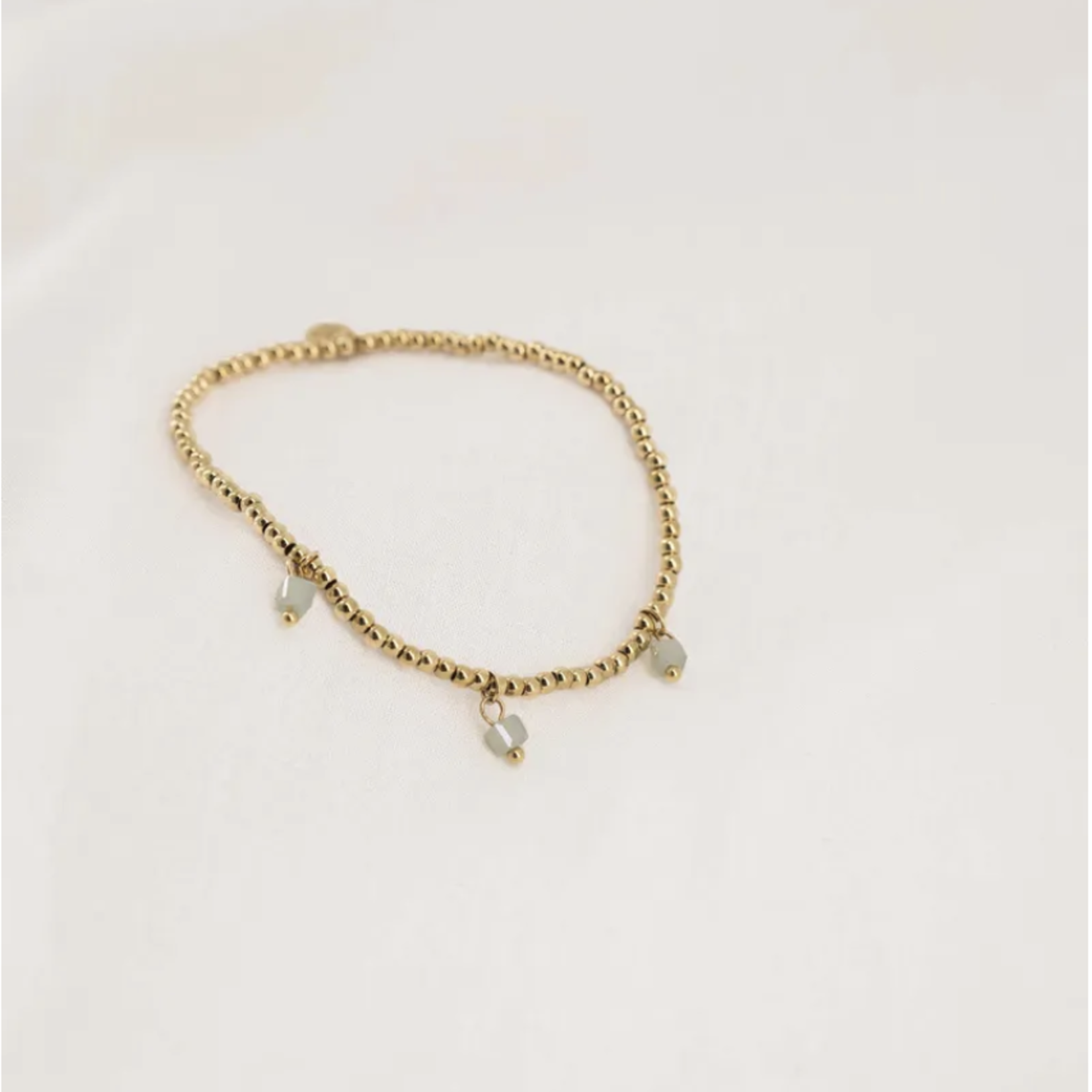 ZUSSS ZUSSS - Elastieken kralenarmbandje met blokjes saliegroen