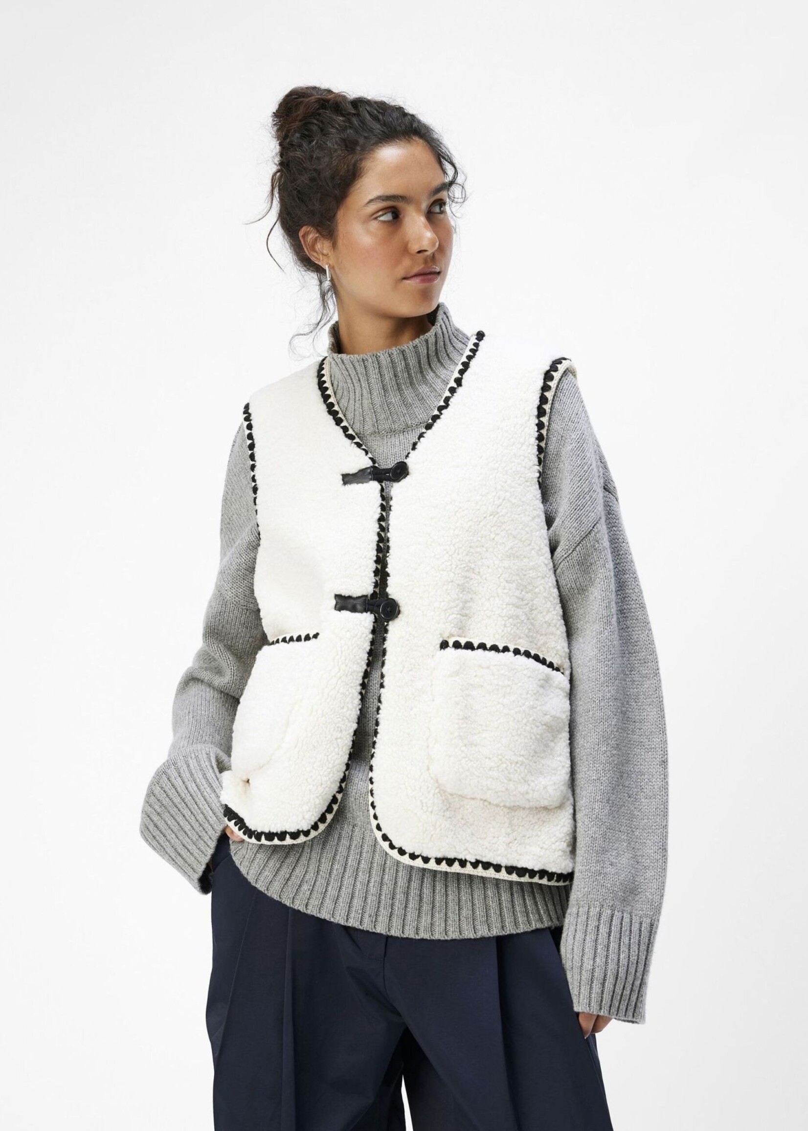 OBJECT OBJECT - Gilet/waistcoat Pauline teddy crème wit met zwarte details