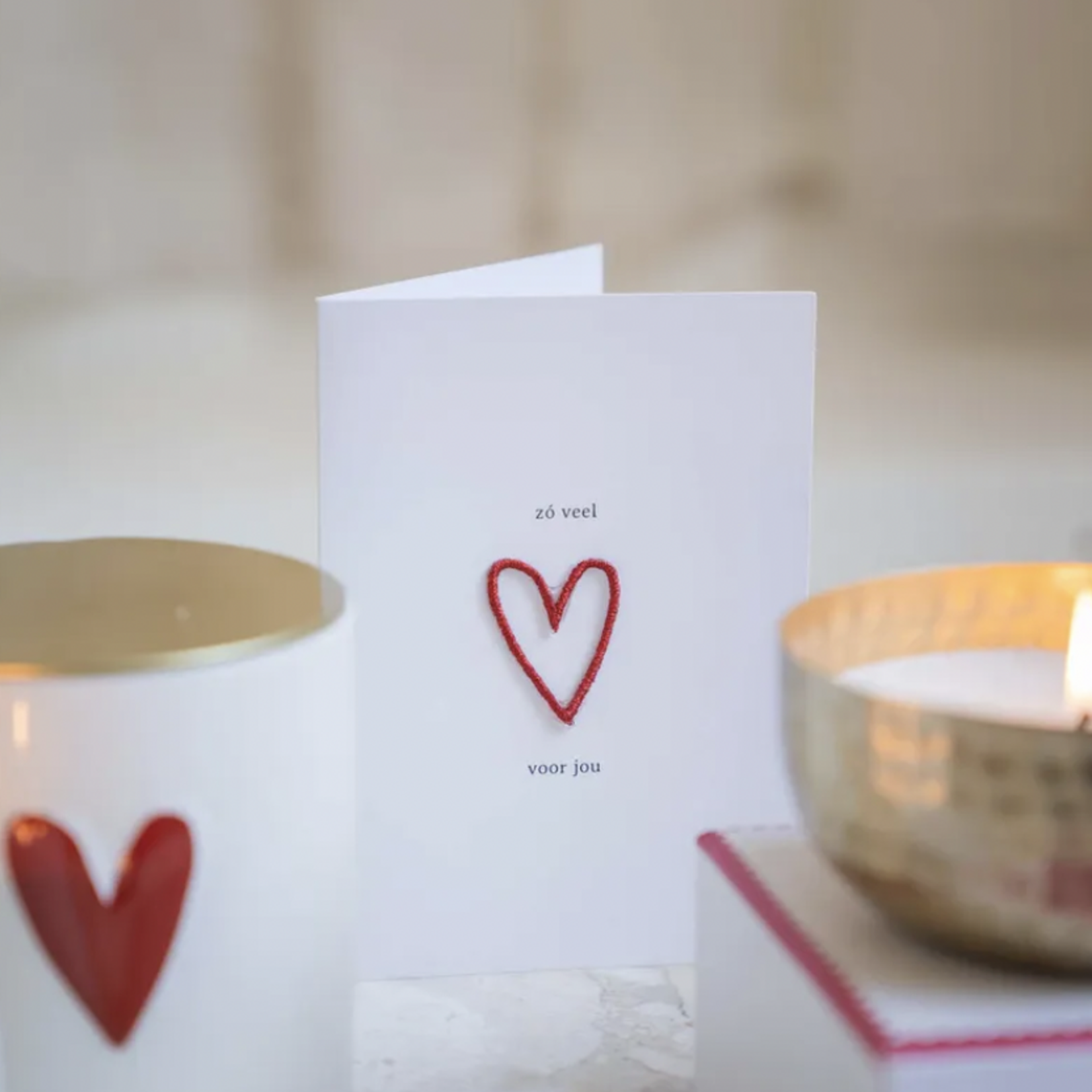 ZUSSS ZUSSS - Wenskaartje hartje strijkembleem wit/rood