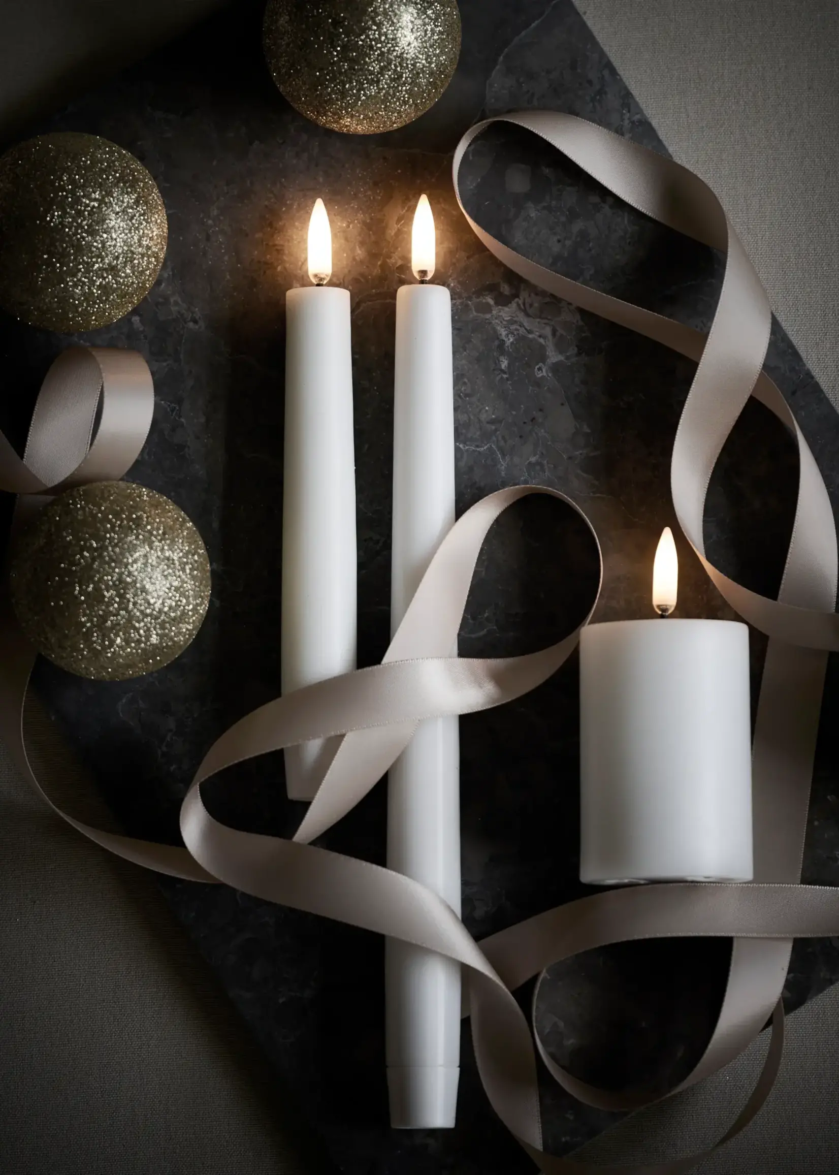 UYUNI UYUNI - LED Dinerkaars nordic white, smooth set van 2  - 2,3x20 cm