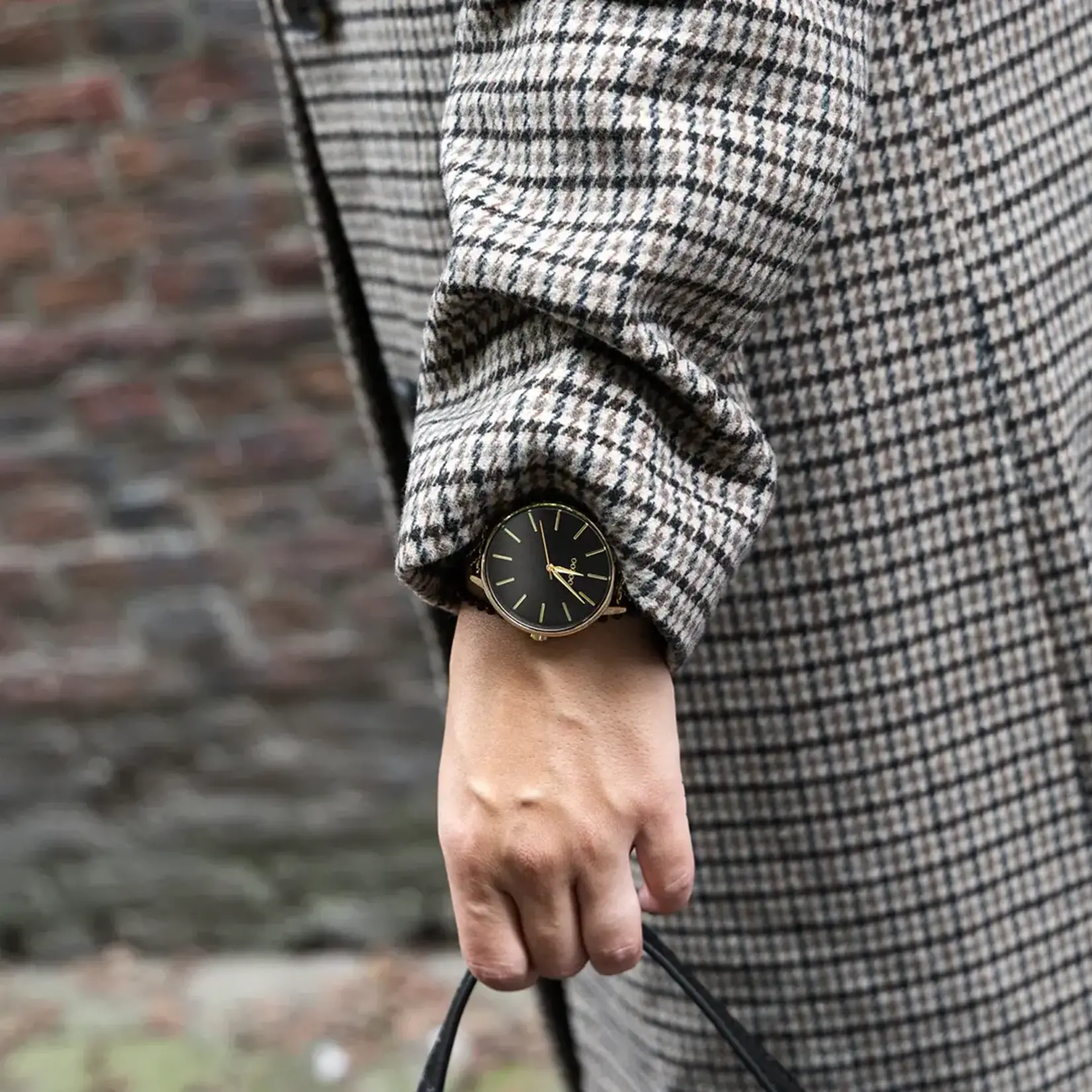 OOZOO OOZOO - Horloge goudkleur met stalen band binnenkant kast zwart ⌀43cm C11435