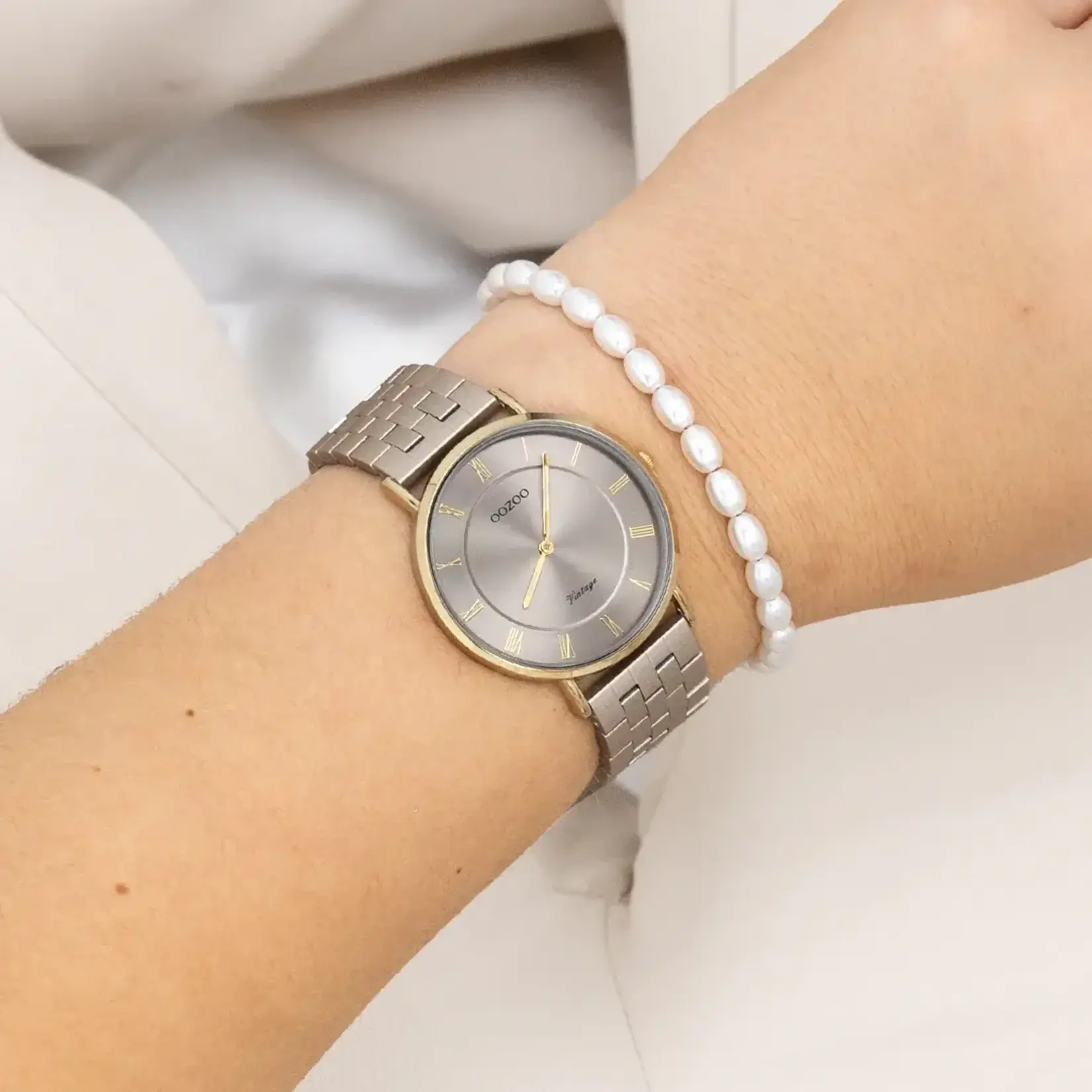 OOZOO OOZOO - Horloge Taupe met mesh band