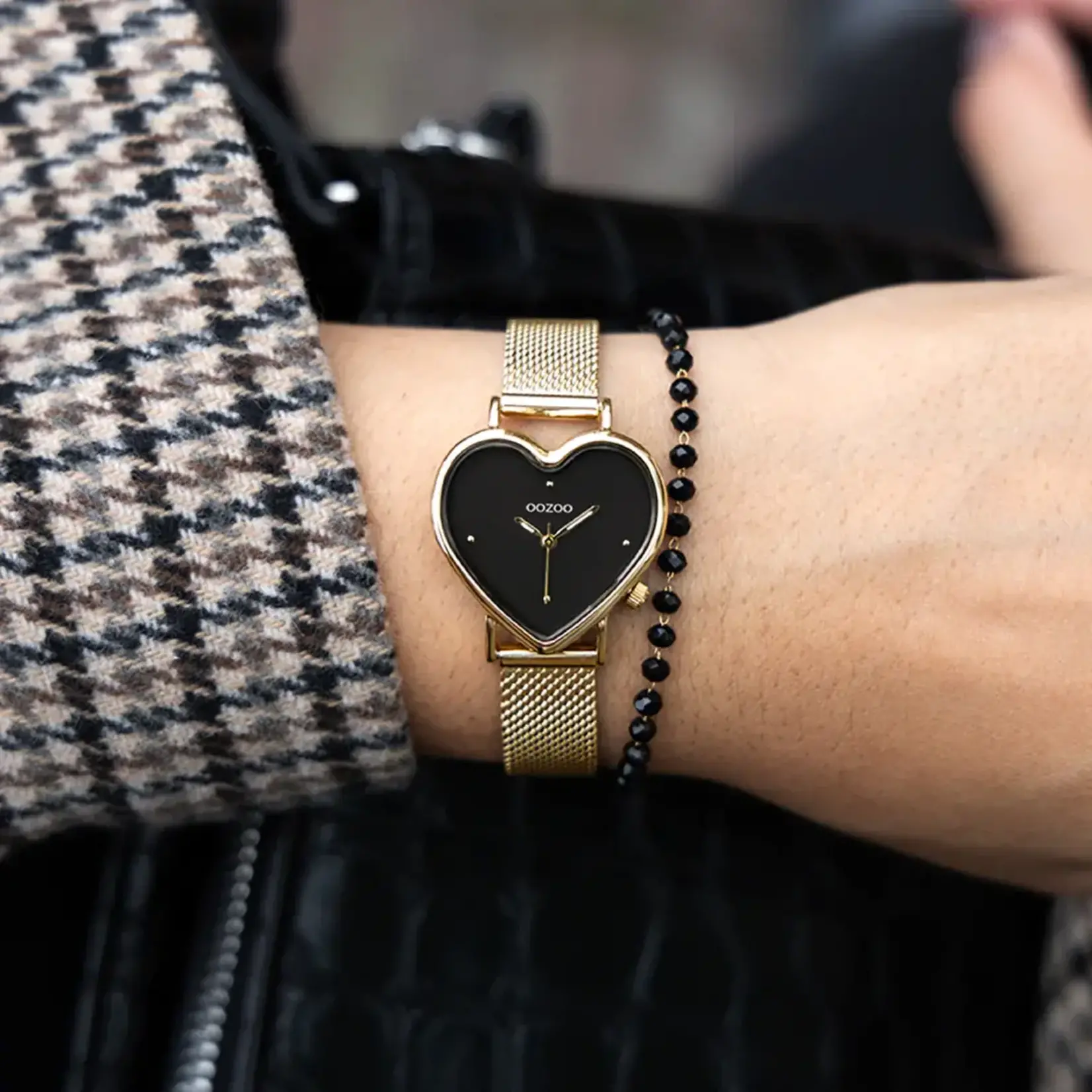 OOZOO OOZOO - Horloge goudkleurig met goudkleurige metalen mesh armband C11417