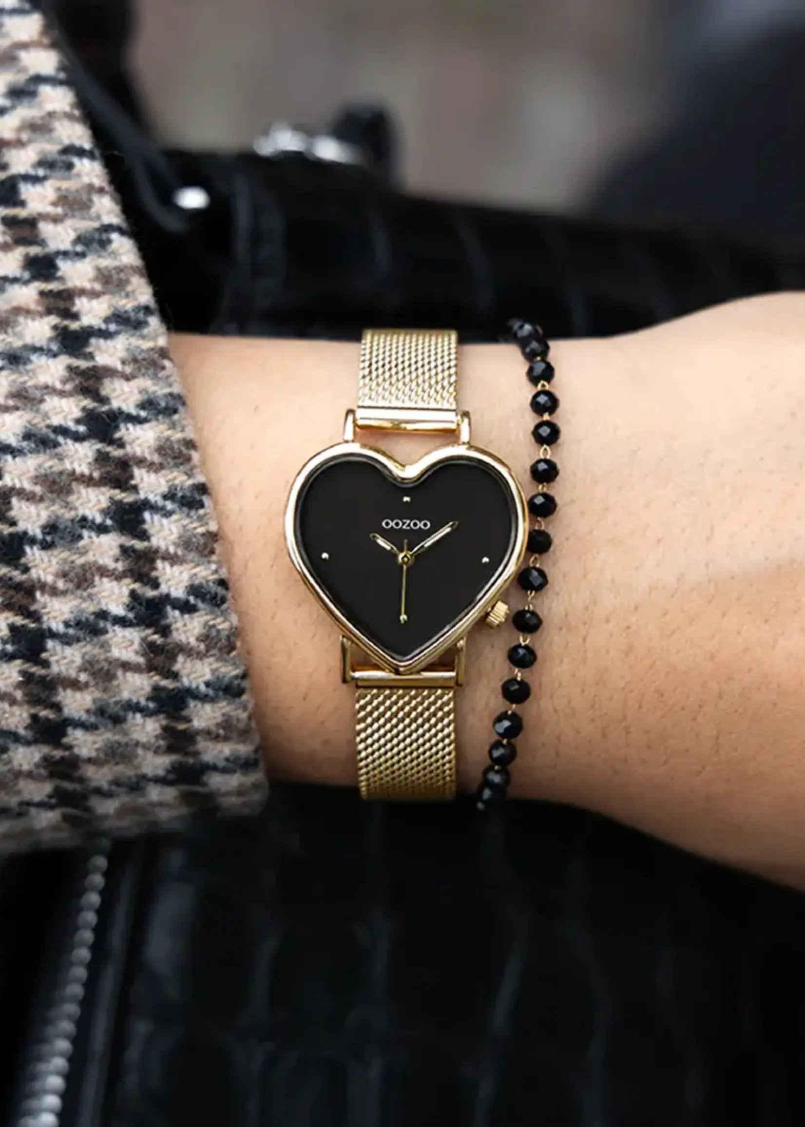 OOZOO OOZOO - Horloge goudkleurig met goudkleurige metalen mesh armband C11417